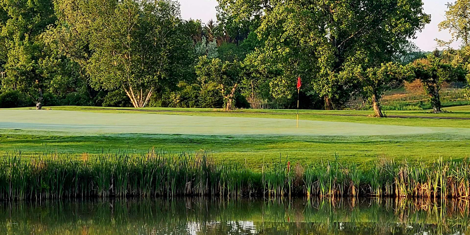 Apple Greens Golf Course